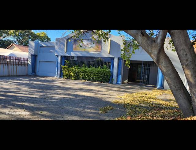 195M² BUSINESS FOR SALE IN BO-DORP